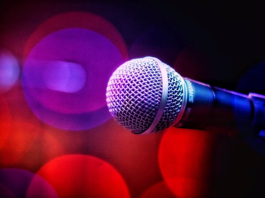 Atasi Rasa Sepi, Hobi Karaoke Jadi Solusi