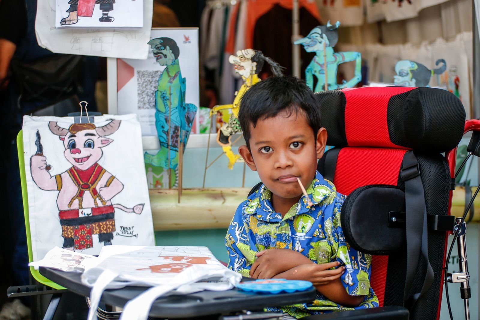 Muhammad Tegar Jago Melukis Maskot Kebo Bule dengan Mulut