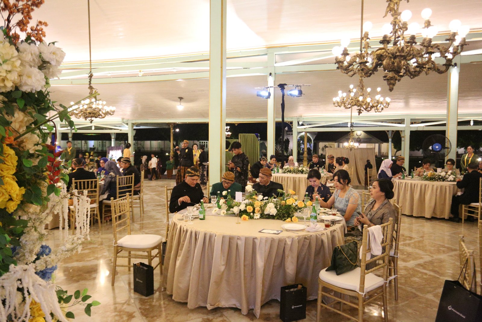 Menikmati Beef Vol Anu Vent di Royal Dinner Mangkunegaran Solo