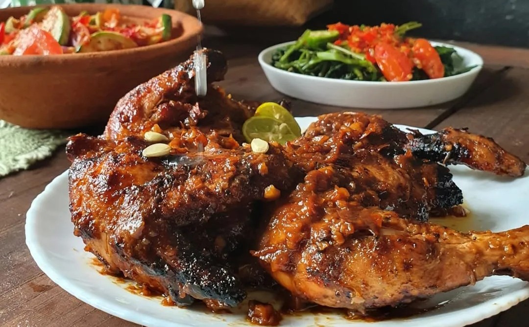 Chef Roy Lesmana Hadirkan Cita Rasa Autentik Ayam Bakar Taliwang lewat Signature Recipe