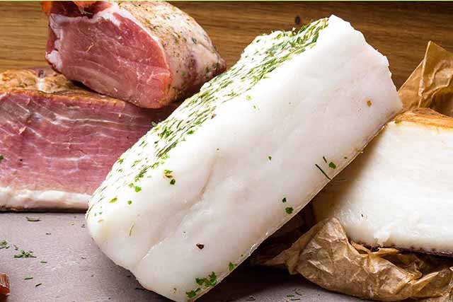 Empat Tips Menghindari Makanan yang Mengandung Minyak Babi
