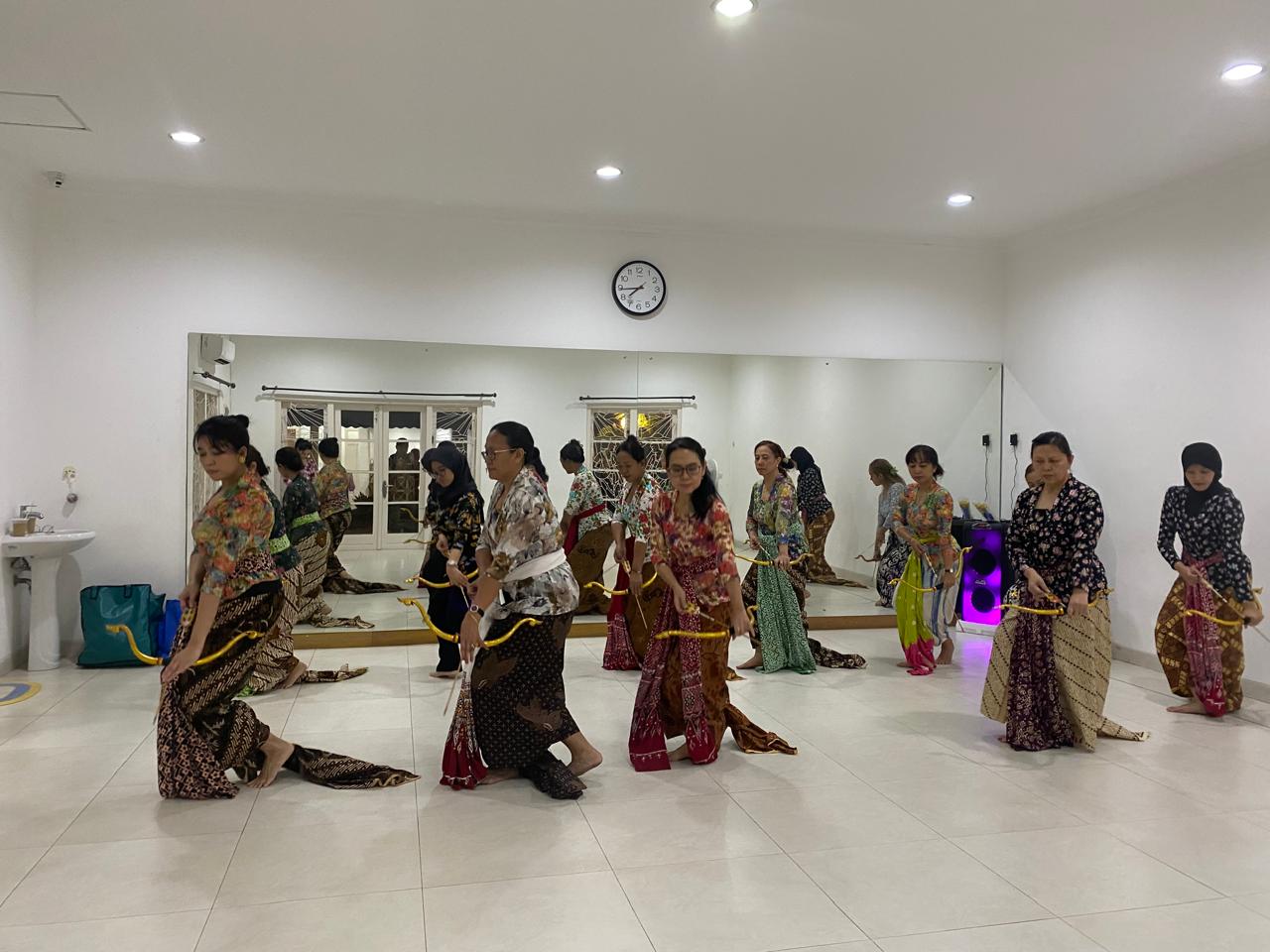 Komunitas Kebaya Menari Tampil di Vatikan, Promosikan Kebaya lewat Tarian Nusantara