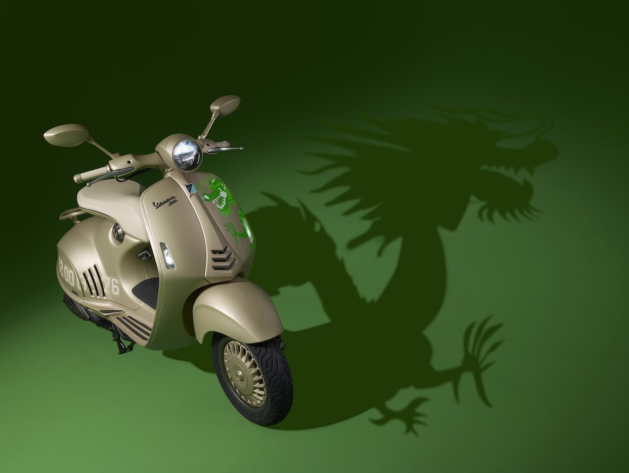 Vespa 946 Dragon, Ikon Fashion Tahun Naga Kayu