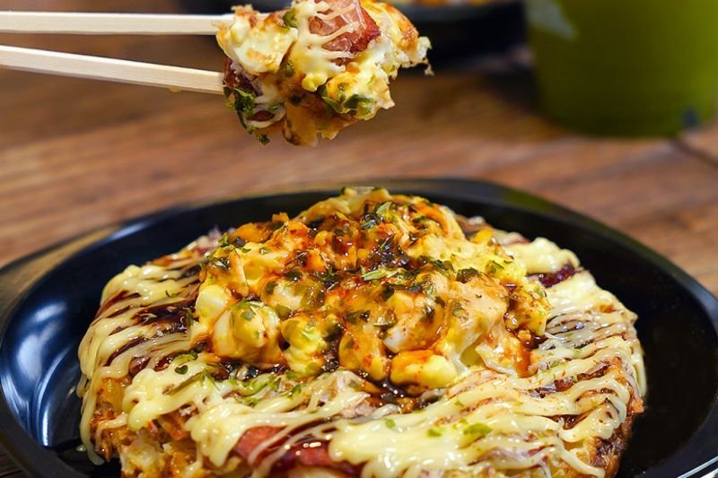 Menikmati Suasana Osaka melalui Sensasi Okonomiyaki