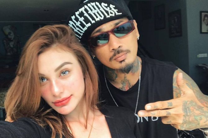 Duet Maut Nih, JRX dan Istri Bikin Band Vlaminora