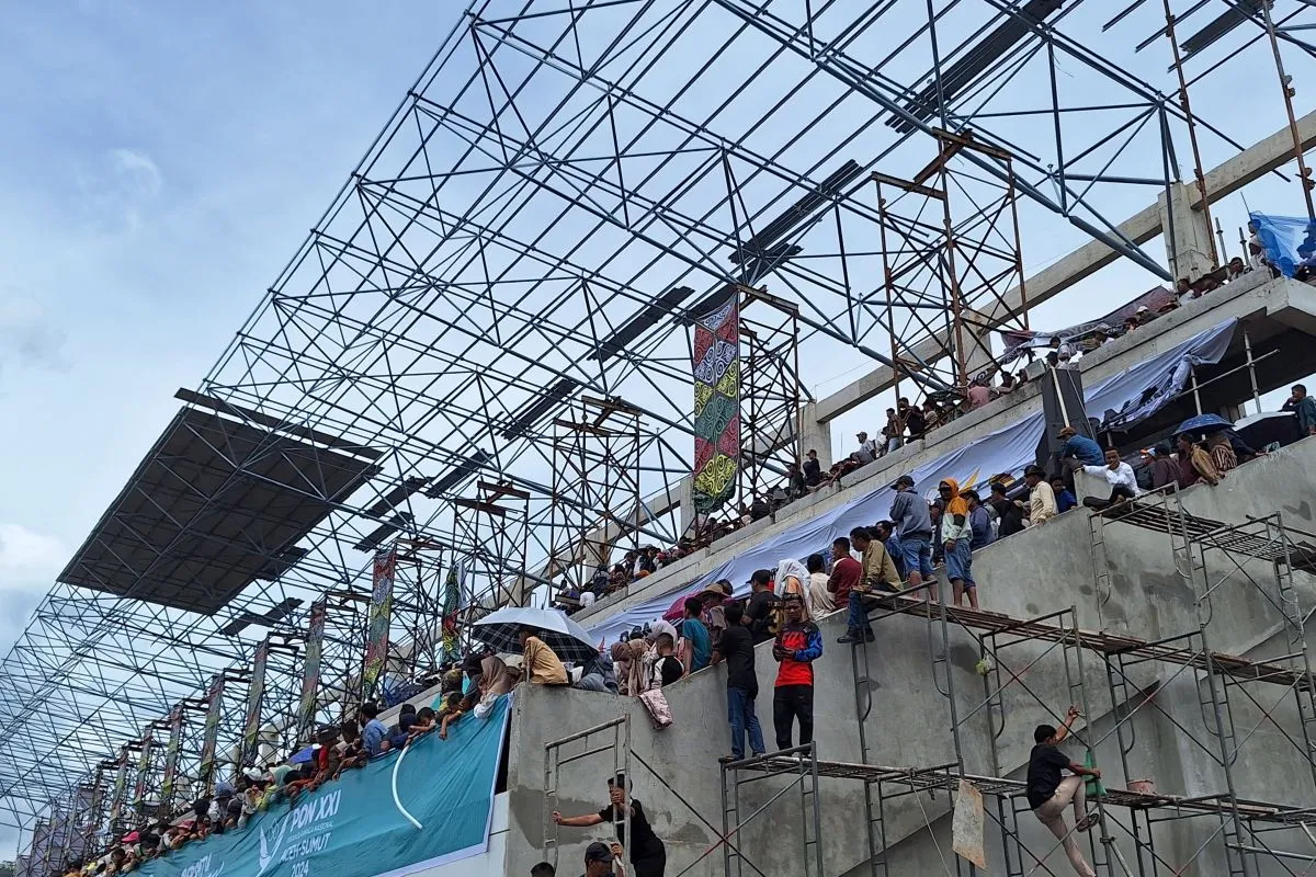 Tribun Penonton Arena Pacuan Kuda Lampaui Batas Aman