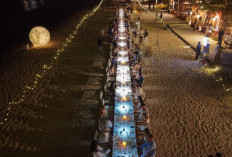 Meja Makan Terpanjang Terbentang di Pantai Nusa Dua, 100 Tamu Santap Malam Mewah di Bawah Bulan Purnama